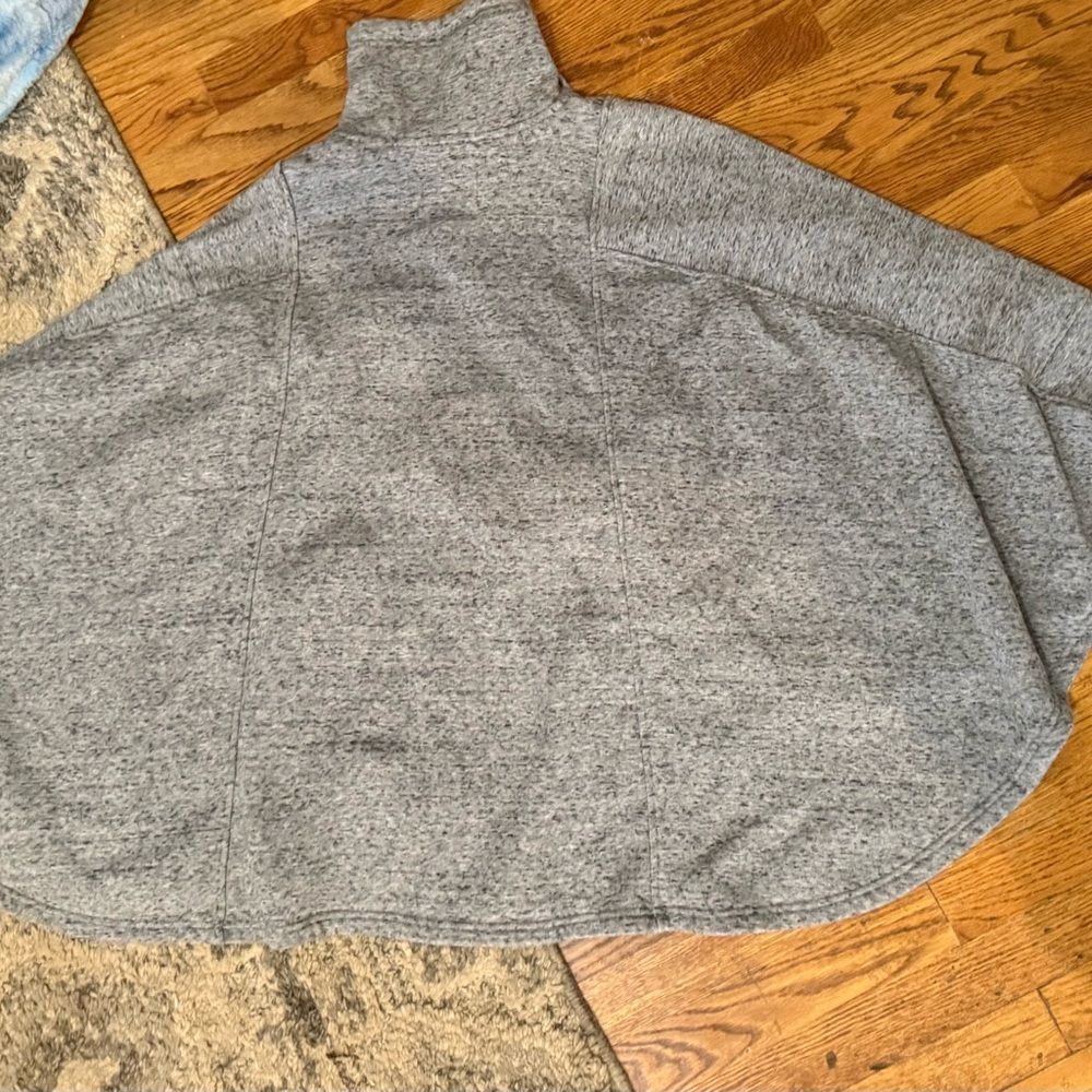 UGG Pichot Turtleneck Poncho with pockets Grey sz: XS/S - Picture 3 of 3